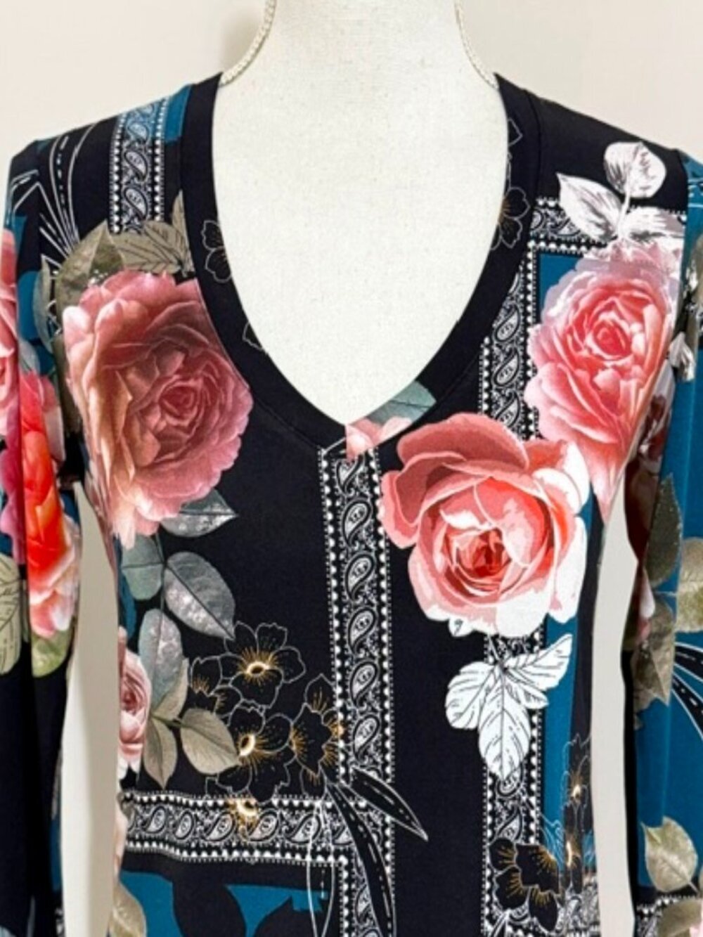 Johnny Was The Janie Favorite Long Sleeve V-Neck Tee in Rosabel Size XS - Picture 3 of 5